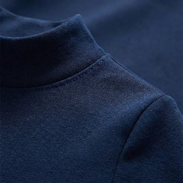 Dopasowana Sukienka Z Golfem I Długim Rękawem