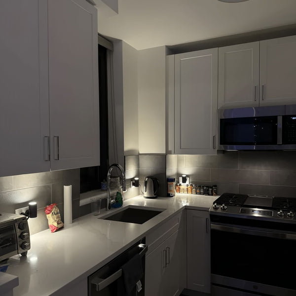 Inteligentna Lampa Wtykowa LED – Stwórz Przytulną Atmosferę Bez Montażu | 1+1 GRATIS